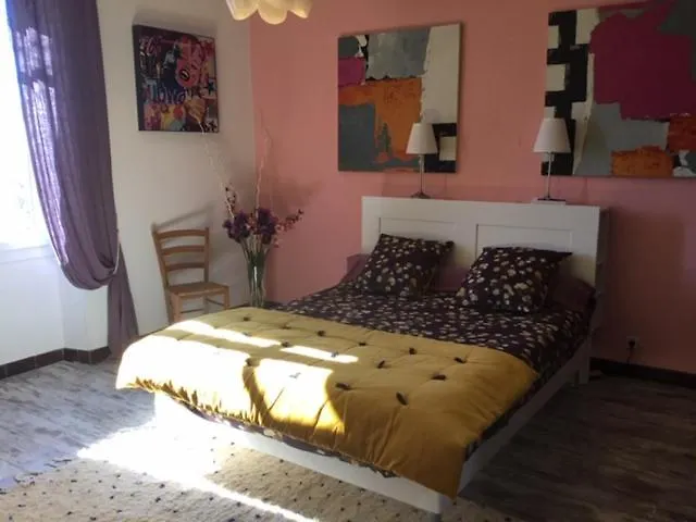 Le Mas Des Platanes Entraigues-sur-la-Sorgue Bed & Breakfast